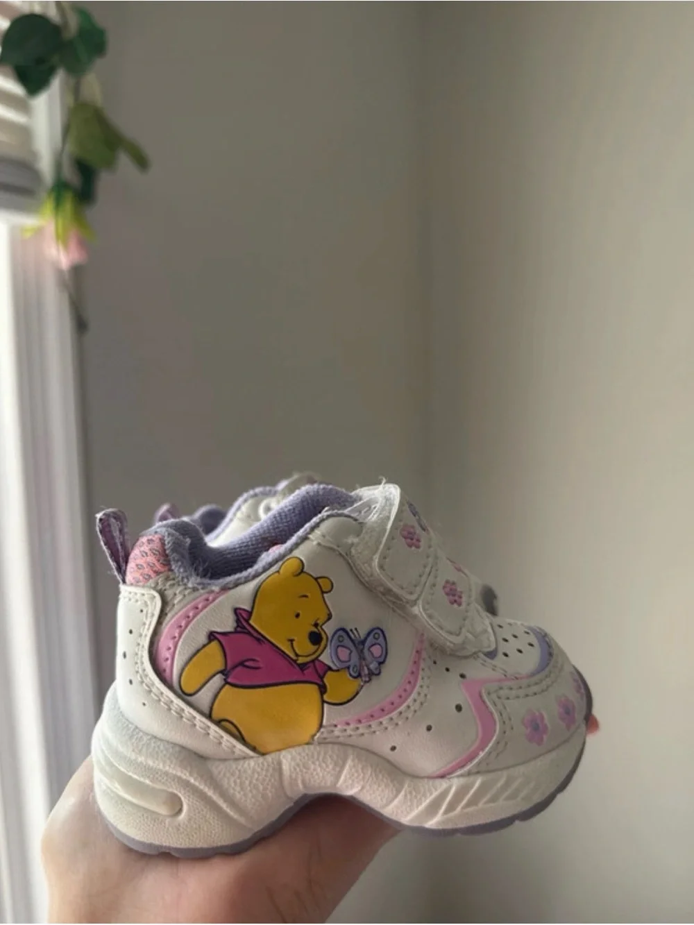 Disney White & Pink Winnie the Pooh Toddler Light-Up Sneakers
